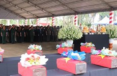 Realizan en Vietnam acto de entierro de soldados caídos en Camboya 