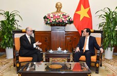 Recibe canciller vietnamita al nuevo embajador de Canadá