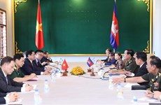  Primer ministro vietnamita se reúne con su homólogo camboyano