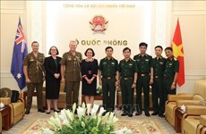 Ministro de Defensa de Vietnam recibe a saliente embajadora australiana