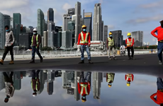 Singapur continúa flexibilizando restricciones de COVID-19 contra trabajadores migrantes