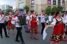 Efectúan carnaval callejero en Semana de Festival Hue 2022