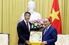 Presidente recibe a cónsul honorario de Vietnam en Suiza