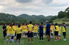 Selección femenina de fútbol de Vietnam entrena en Japón