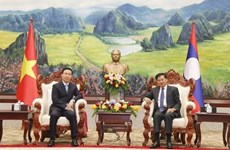 Dirigentes laosianos reciben a delegación partidista vietnamita 
