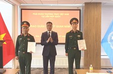Dos oficiales vietnamitas obtienen rangos militares en Nueva York 