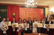 Honran a vietnamitas en Europa por sus aportes al país de origen