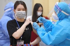 Insta premier de Vietnam a intensificar vacunación contra COVID-19