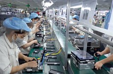 Vietnam recauda fondo multimillonario por exportaciones de teléfonos y componentes