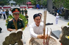 Vicepremier vietnamita rinde homenaje a mártires caídos por la independencia