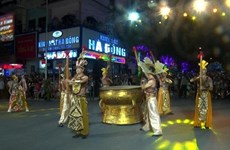 Efectúan carnaval callejero en provincia vietnamita