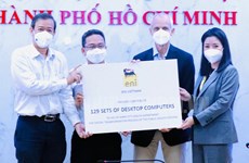 Grupo italiano obsequia computadoras al sector de salud de Ciudad Ho Chi Minh