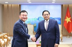 Premier vietnamita recibe al director general de Samsung 