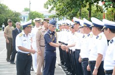 Delegación de agregados militares extranjeros visita Región naval 1 de Vietnam 