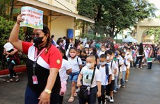 Estudiantes filipinos regresan a escuelas después de más de dos años