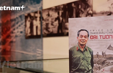 Presentan en Vietnam libro titulado “Exposición prosigue pasos del General”