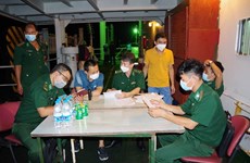 Ba Ria-Vung Tau recibe a ocho extranjeros en peligro en el mar