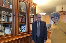 Embajador vietnamita transmite mensajes de condolencias a familia de Raymonde Dien