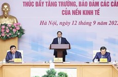 Primer ministro de Vietnam preside reunión sobre la situación socioeconómica