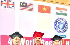 Primer vietnamita en recibir el título de Profesor Honorario de la Universidad de Récords Mundiales