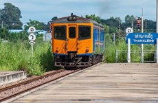 Tailandia reabre servicio ferroviario a Laos