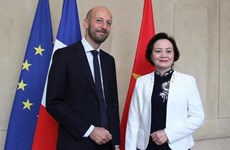 Vietnam y Francia fortalecen cooperación en campo de servicio público