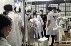 Trasladan a tripulantes chinos en estado crítico a provincia vietnamita para atención médica