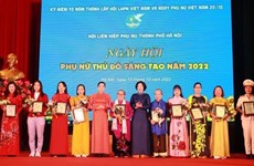 Homenaje a 10 mujeres ejemplares de Hanoi en 2022