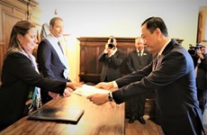 Vietnam y San Marino desean promover cooperación bilateral