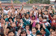 Imparten voluntarios israelíes cursos de inglés a niños vietnamitas