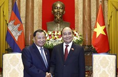 Presidente de Vietnam recibe al titular del Senado de Camboya