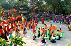 Interesados rusos en belleza cultural e histórica de Vietnam 