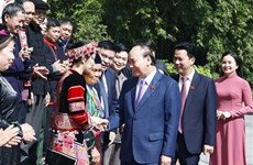 Presidente de Vietnam se reúne con personas prestigiosas de Ha Giang 