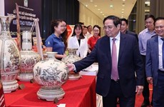 Primer ministro vietnamita insta a promover valor de marca nacional 