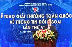 Entregan en Vietnam premios del concurso nacional de informaciones al exterior 