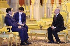 Premier vietnamita realiza visita de cortesía al rey camboyano