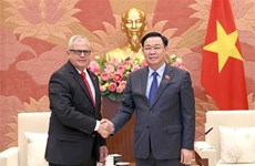 Vietnam siempre se solidariza con Cuba, afirma presidente de Asamblea Nacional
