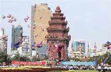 Dirigentes de Vietnam felicitan a Camboya por el Día de la Independencia