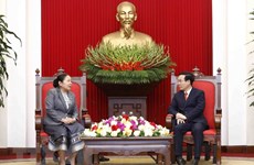 Debaten medidas para impulsar lazos partidistas entre Vietnam y Laos