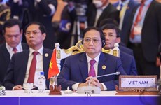 Primer ministro de Vietnam asiste a las reuniones de ASEAN con socios