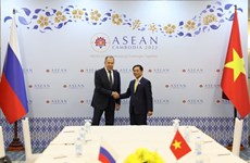 Cancilleres vietnamita y ruso se reúnen al margen de Cumbres de ASEAN