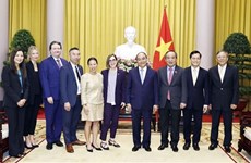 Presidente de Vietnam recibe a la gobernadora del Estado de Oregón