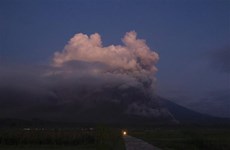 Indonesia evacua a miles de personas por erupción volcánica