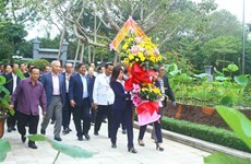Destacados jefes de aldeas de Vietnam y Laos visitan pueblo natal del Presidente Ho Chi Minh 