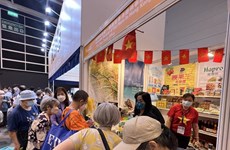 Productos vietnamitas preferidos por consumidores en feria en Hong Kong