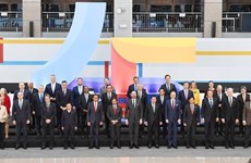 Premier vietnamita asiste a la Cumbre conmemorativa del 45 aniversario de los nexos ASEAN-UE
