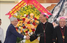 Extienden felicitaciones navideñas a comunidad católica en provincia de Dong Nai