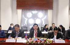 Intensifican intercambios jóvenes parlamentarios de Vietnam y Laos