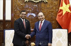 Presidente de Vietnam recibe a embajadores salientes de Sri Lanka y Camboya