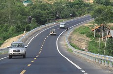 Premier de Vietnam insta a acelerar implementación de importantes proyectos de autopistas 